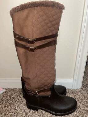 Quilted Buckle Rain Boots Size 9 Brown